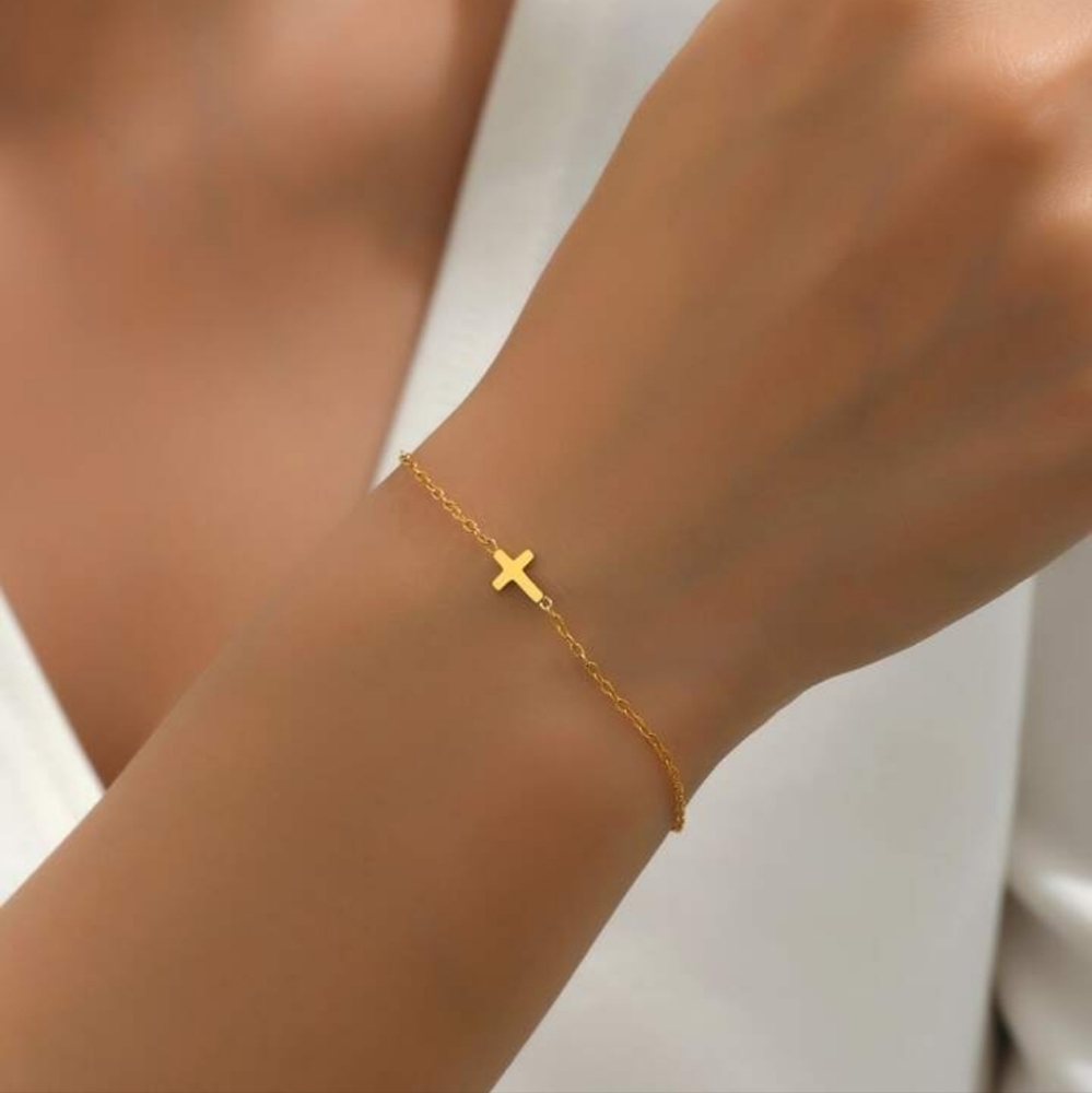NWT Gold-tone Faith Cross Bracelet